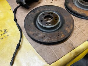 KOMPLET TARCZE ZACISKI KLOCKI HAMULCOWE PRZÓD MERCEDES GL X166 4.7 V8