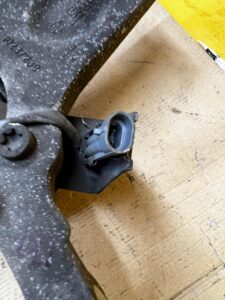 ZWROTNICA PIASTA PRZÓD LEWY CHEVROLET CORVETTE C5 97-04