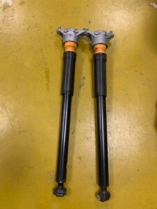 KOMPLET AMORTYZATOR TYŁ MERCEDES W246 INFINITI Q30