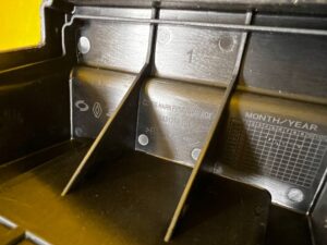 KOMPLET SKRZYNKA BEZPIECZNIKÓW PRZEKAŹNIKÓW RENAULT KOLEOS II 2.0 DCI