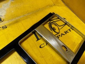 DEKOR RAMKA PANEL TUNELU ŚRODKOWEGO RANGE ROVER VELAR L560