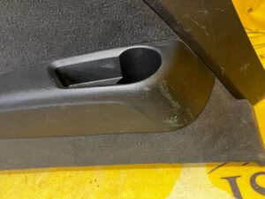 BOCZEK TAPICERKA BAGAŻNIKA LEWY AUDI Q7 4M0