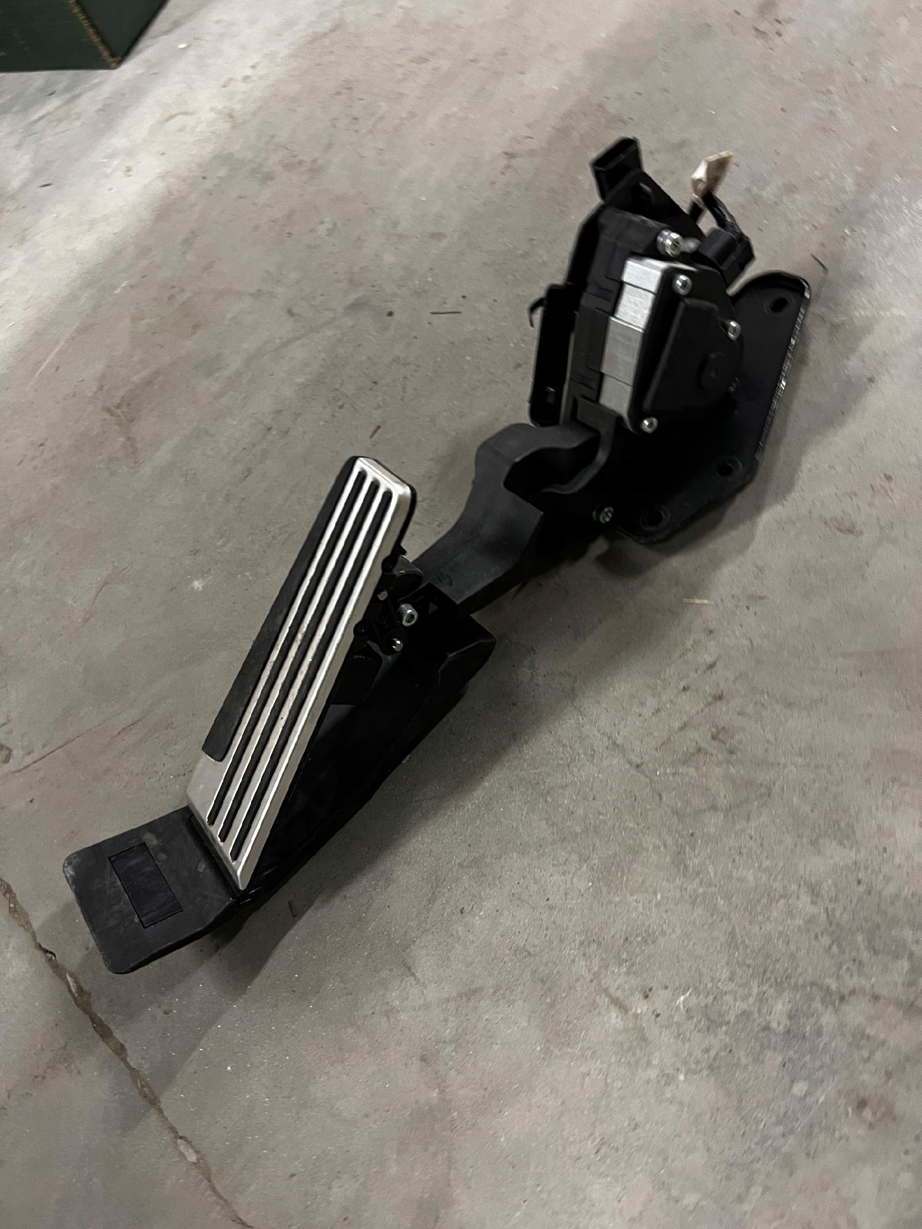 PEDAŁ GAZU POTENCJOMETR INFINITI Q50