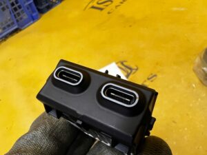 PODWÓJNE GNIAZDO USB PORT ŁADOWARKA BMW iX I20 i7 7 G70 NOWE OEM