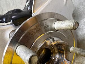 ZWROTNICA PIASTA CZUJNIK ABS PRZÓD PRAWY LAND ROVER DEFENDER II L663