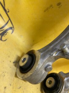 WAHACZ PRAWY GÓRNY PRZÓD LR L462 DISCOVERY V