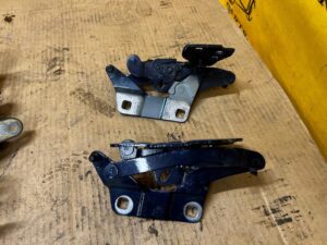 KOMPLET ZAWIASY MASKI POKRYWY SILNIKA LEWY PRAWY MERCEDES GL X166 890