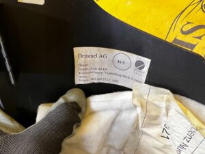 PLASTIK OSŁONA PROGU SŁUPKA A PRZÓD PRAWA PRAWY AUDI A8 D4 4H