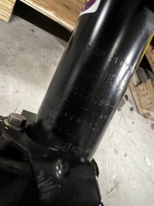 NOGA AMORTYZATOR ZWROTNICA PRZÓD PRAWY DACIA SANDERO III 1.0 TCE 2023R