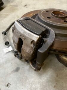 ZWROTNICA TARCZA ZACISK TYŁ LEWY MERCEDES GL X166 4.7 V8 4MATIC