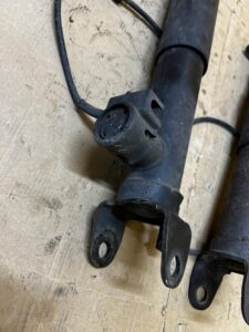 KOMPLET AMORTYZATORY MAGNETYCZNY TYŁ PRAWY LEWY CHEVROLET CORVETTE C5 97-04