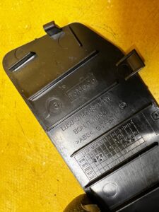 OSŁONA ZAŚLEPKA SZYNY PROWADNICY FOTELA TYŁ 2 RZĘDU FORD EXPLORER MK6