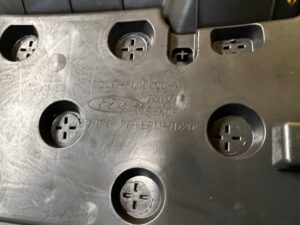 OSŁONA ZAŚLEPKA DESKI KONSOLI LEWA POD KIEROWNICĘ FORD BRONCO 21-