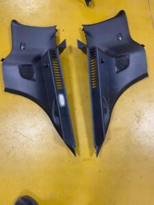 LEWY BOCZEK TAPICERKA BAGAŻNIKA INFINITI Q30