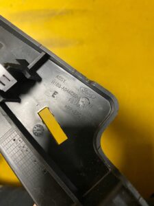 OSŁONA ZAŚLEPKA LISTWA DÓŁ DESKI FORD FIESTA MK8