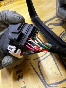 LUSTERKO ZEWNĘTRZNE LEWE 11 PIN KAMERA AYSTENT FORD BRONCO 21-