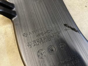 KANAŁ TUNEL KRATKA NAWIEWU POWIETRZA DACHU TYŁ PRAWY MERCEDES GLS X166