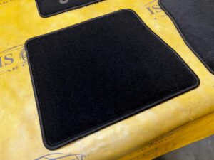 DYWANIKI WYCIERACZKI WELUROWE ORYGINALNE 4 DRZWI FORD BRONCO 21- NOWE OEM