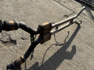 UKŁAD WYDECHOWY WYDECH ŚRODKOWY KATALIZATOR CHEVROLET CORVETTE C5 97-04