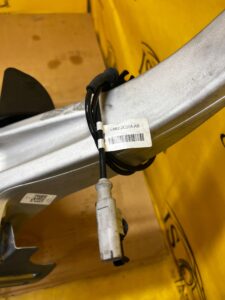 ZWROTNICA PIASTA CZUJNIK ABS PRZÓD LEWY LAND ROVER DEFENDER II L663