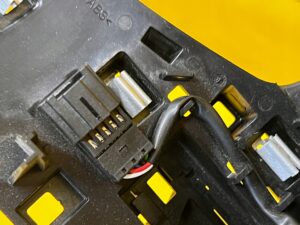 KRATKA NAWIEWU DESKI KONSOLI PRZÓD LEWY LEWA AUDI Q7 SQ7 4M0