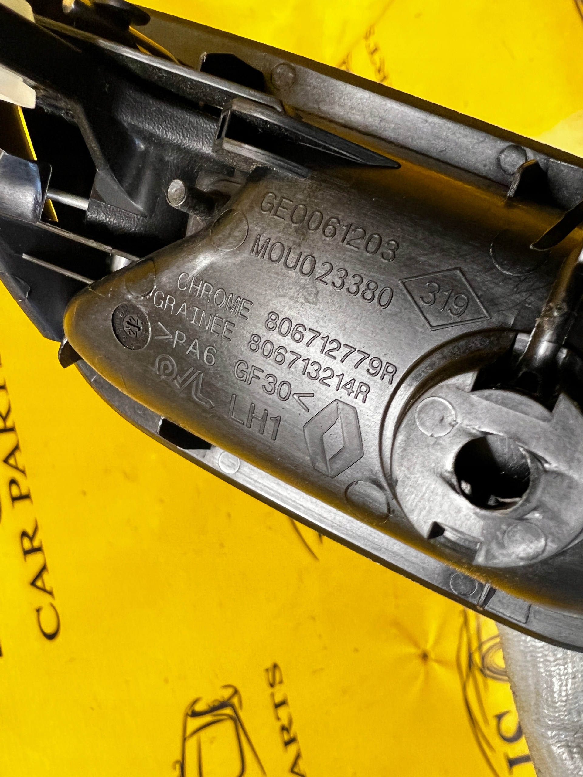 KLAMKA WEWNĘTRZNA LEWY PRZÓD DACIA SANDERO III 2023R