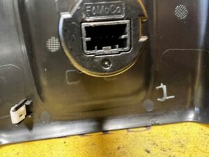 OSŁONA TYŁ TUNELU ŚRODKOWEGO WEJŚCIE USB USB-C FORD ESCAPE MK4