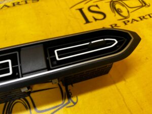 KRATKA NAWIEWU ŚRODKOWA DESKI KONSOLI PRZÓD PRZEDNIA DACIA SANDERO III