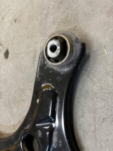 WAHACZ PRZÓD PRZEDNI PRAWY DACIA SANDERO III JOGGER 1.0 TCE