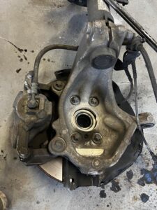 PRAWA ZWROTNICA MCPHERSON AMORTYZATOR NOGA RENAULT TALISMAN 1.5 DCI