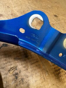 ZAWIASY MASKI POKRYWY SILNIKA FORD BRONCO 21- VELOCITY BLUE PEARL METALLIC