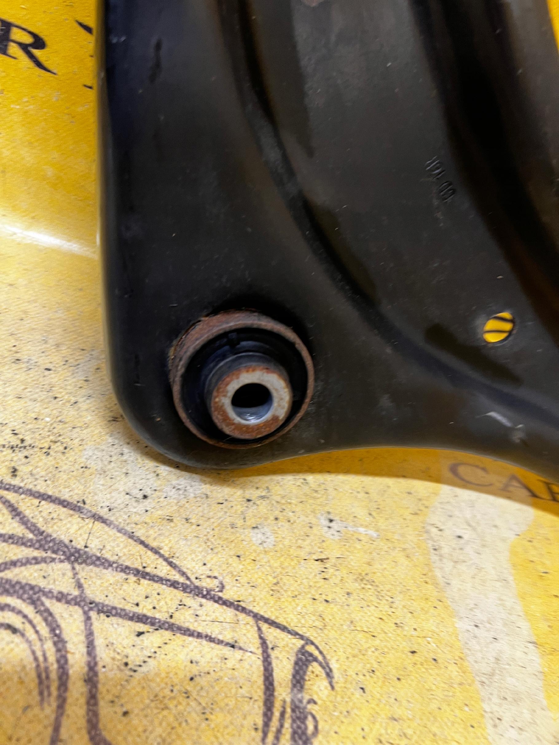 WAHACZ PRZÓD PRZEDNI PRAWY NISSAN E-NV200 EVALIA