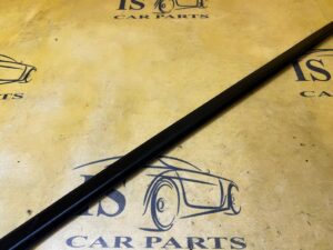 LISTWA SZYBY CZOŁOWEJ PRZÓD PRAWY MERCEDES GL X166