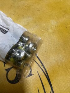 16 X ŚRUBA MOCOWANIA KANAPY TYŁ M10X24 BMW X5 E70 F15 X6 E71 F16 NOWA OEM