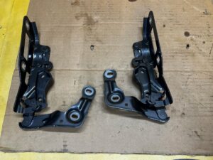 ZAWIASY MASKI POKRYWY SILNIKA PORSCHE PANAMERA 970 I LIFT M7S AGATE GREY