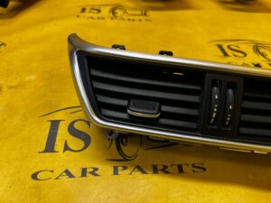 KRATKA NAWIEWU ŚRODKOWA DESKI INFINITI Q30 EUROPA