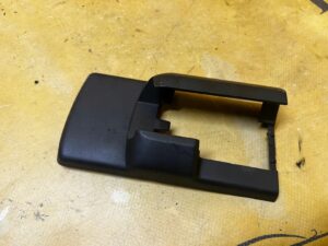 OSŁONA ZAŚLEPKA SZYNY PROWADNICY FOTELA PRZÓD PRAWY MERCEDES GL X166