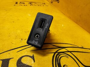 PODWÓJNE GNIAZDO USB AUX PORT ŁADOWARKA PORSCHE MACAN 95B