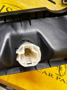 OSŁONA ZAŚLEPKA TUNELU TYŁ ZAPALNICZKA RANGE ROVER VELAR L560