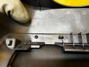 OBUDOWA OSŁONA GÓRNA KOLUMNY KIEROWNICZEJ FORD BRONCO 21-