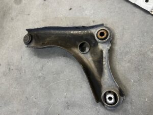 WAHACZ PRZÓD PRZEDNI PRAWY DACIA SANDERO III JOGGER 1.0 TCE