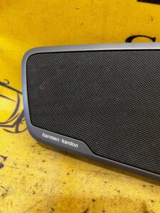 OSŁONA BLENDA GŁOŚNIKA TYLNEJ PÓŁKI PRAWA HARMAN KARDON BMW 5 G30