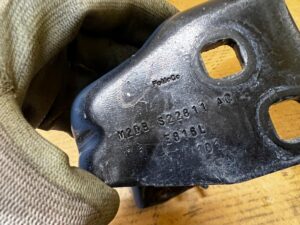 KPL ZAWIASY DRZWI PRZÓD LEWY FORD BRONCO 21- AZURE GREY PEARL