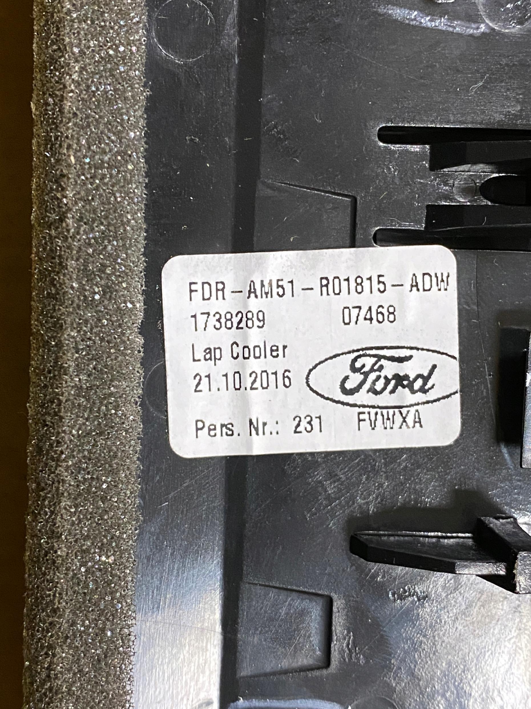 ŚRODKOWA KRATKA NAWIEWU FORD KUGA MK2 AM51R01815A