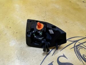 TRÓJKĄT ZAŚLEPKA GŁOŚNIK DRZWI PRZÓD PRAWY MERCEDES CLS W218 HARMAN/KARDON