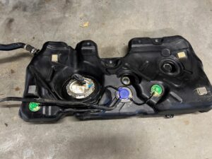 ZBIORNIK BAK WLEW POMPA PALIWA BMW 1 F40 BENZYNA