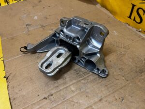 ŁAPA MOCOWANIE WSPORNIK PODUSZKA SILNIKA PEUGEOT 2008 II 1.5 BLUE HDI