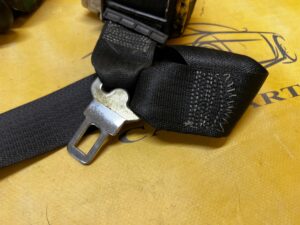 PAS BEZPIECZEŃSTWA PRZÓD PRZEDNI PRAWY CHEVROLET CORVETTE C5 97-04