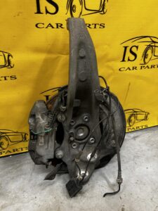 ZWROTNICA PIASTA TARCZA LEWY PRZÓD BMW 5 G30 530D RWD 2WD