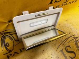 LAMPKA LUSTERKO WEWNĘTRZNE PODSUFITKI AUDI A8 D4 4H